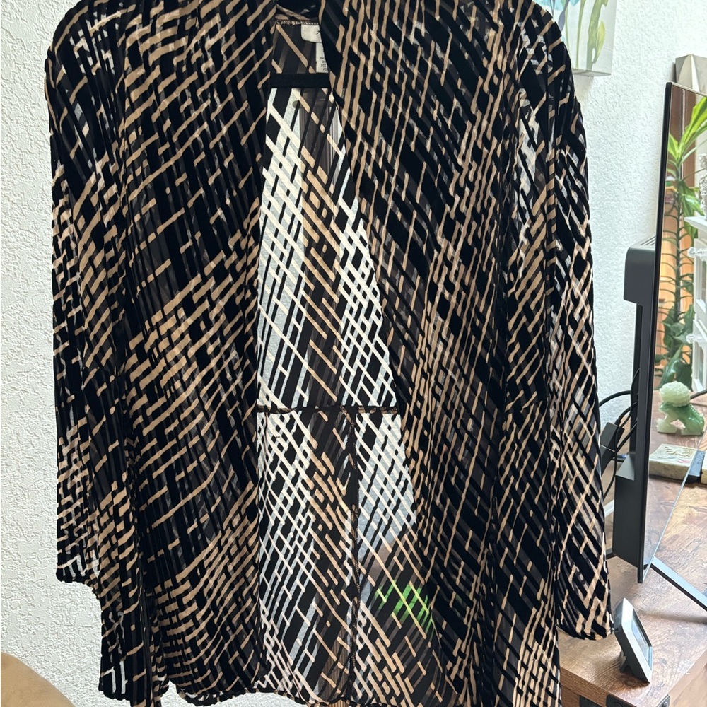 Elegant Black and Tan Women's Top